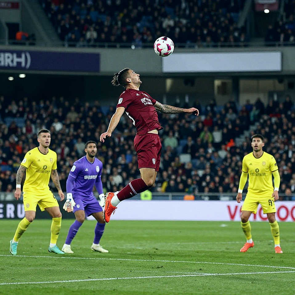 Lewis Koumas: Cột mốc lịch sử và những lỗ hổng dữ kiện