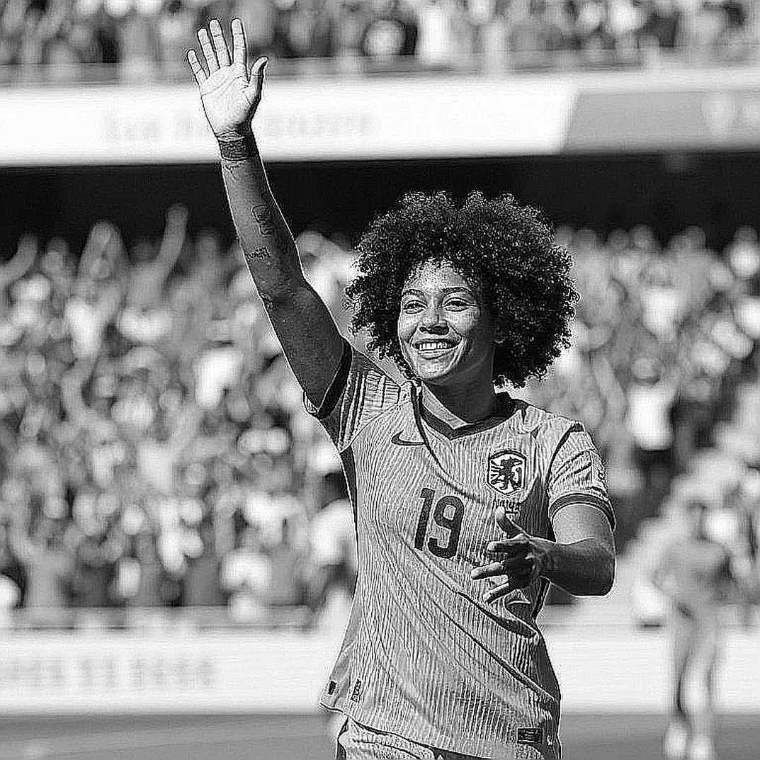 Armband đen ở Debrecen: Ireland thắng Israel 3-0, nhưng tuần khó nhất của Hallgrímsson chỉ mới bắt đầu Armband đen ở Debrecen: Ireland thắng Israel 3-0, nhưng tuần khó nhất của Hallgrímsson chỉ mới bắt đầu