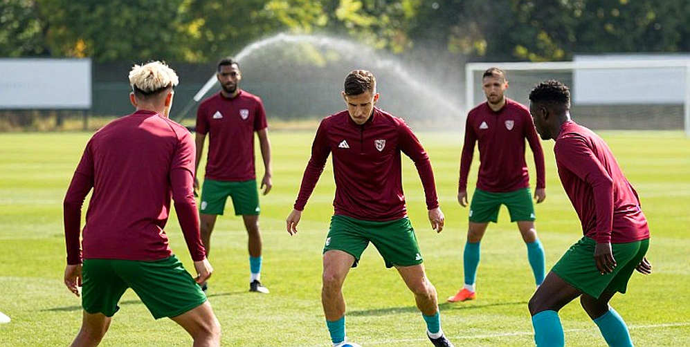 Indonesia 9-2 Bangladesh: Kỷ lục của Dooley và khoảng trống được vẽ sẵn từ phòng họp