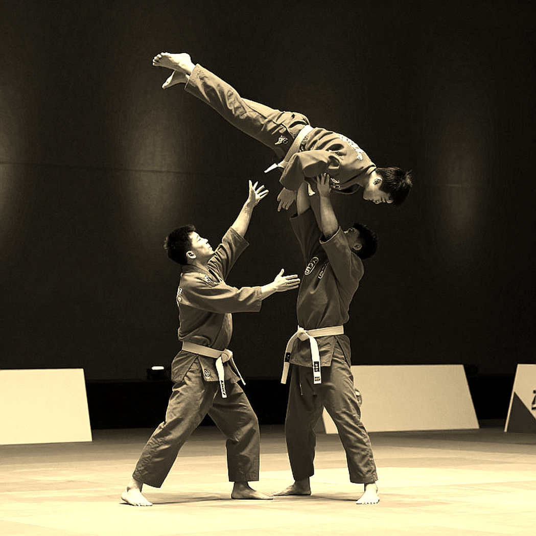 Ghế trống ở Sofia: Slavi Binev và cấu trúc quyền lực ba tầng của taekwondo Bulgaria