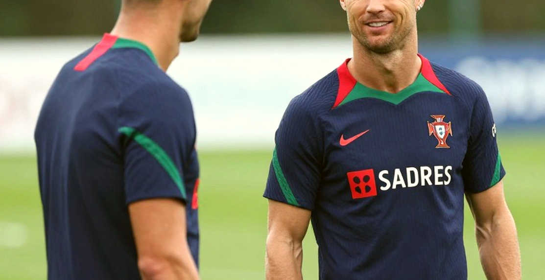 Từ Manchester United đến Como: Kambwala, Varane và chi phí thật của một trung vệ
