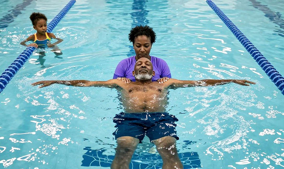 College Swimming League bán 1.700 vé tại Stanford: tín hiệu thương mại hóa đường bơi đại học