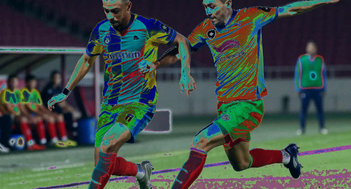 Chiếc chai ở phút 86 và khoảng trống quyền lực trên băng ghế Pumas