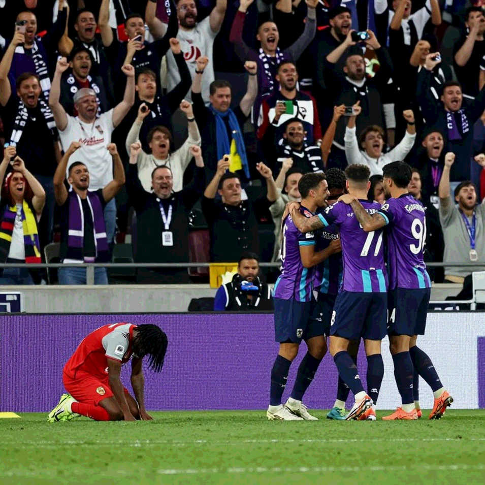 Việt Nam, Thái Lan và cuộc đua World Cup 2042: Khi móng cọc bắt đầu kể chuyện