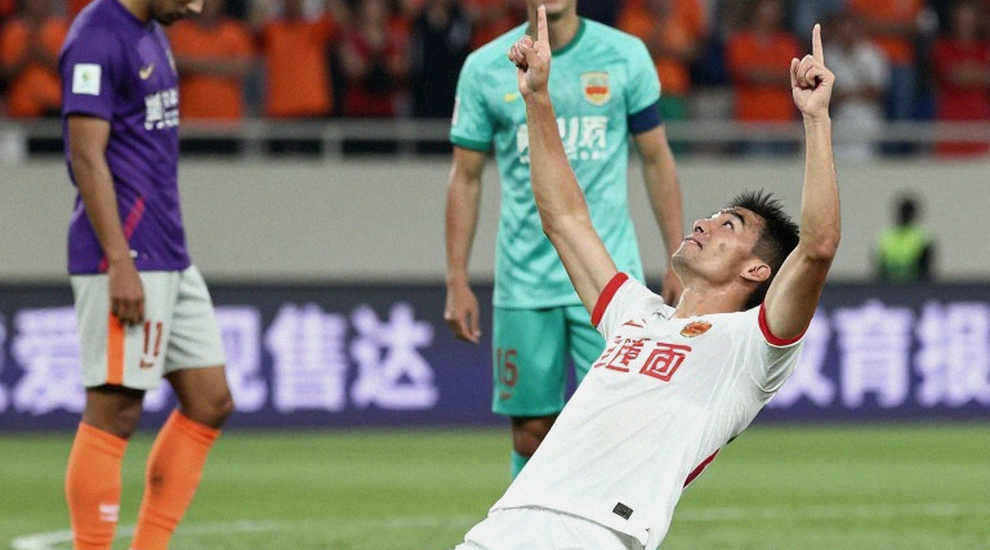 Chuột ở Bernabéu: Khi sân vận động đắt giá nhất thế giới vấp phải thứ tiền không mua được