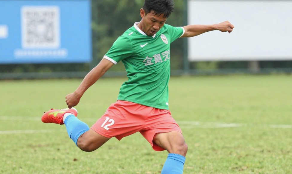 The Empty Touchline: V.League and the Winger Paradox