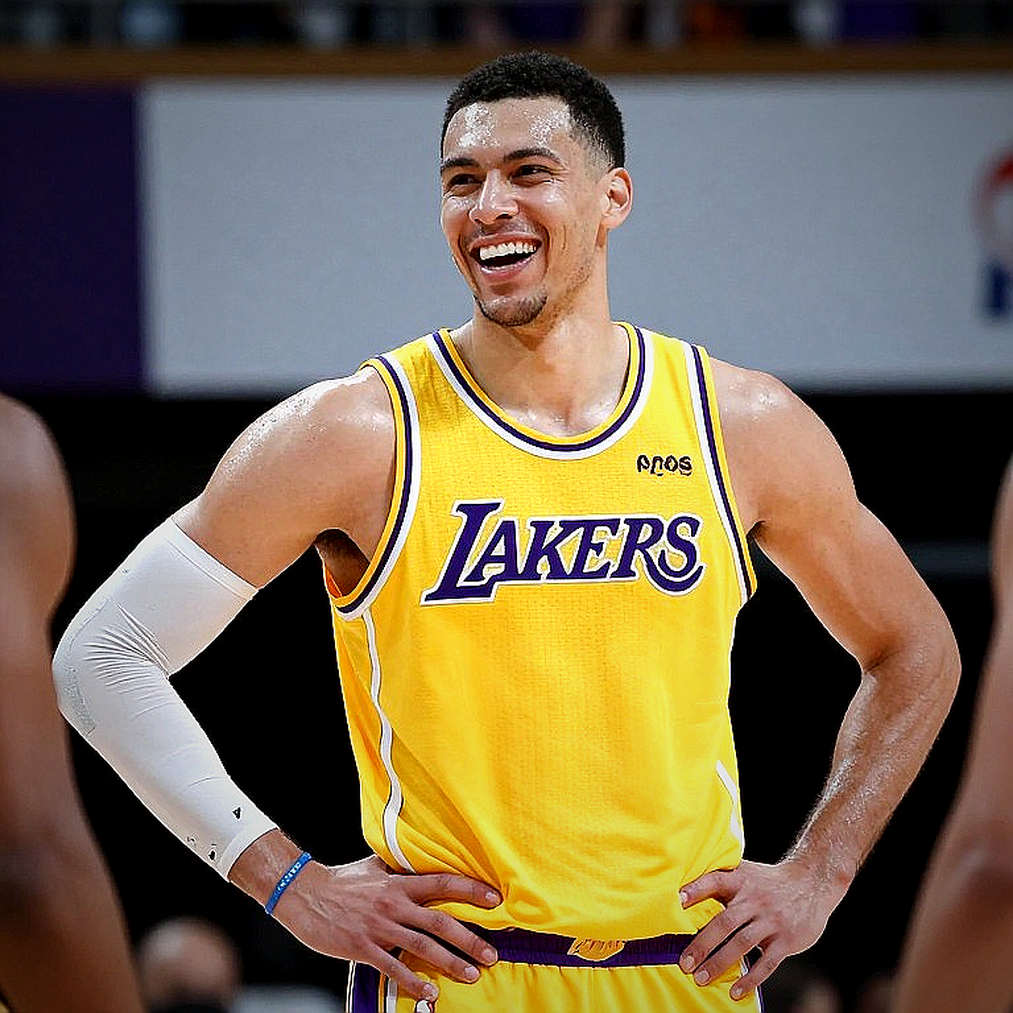 Tám giây trong phòng họp báo: Saras Jasikevicius và bài toán nhịp độ ở trận mở màn EuroLeague